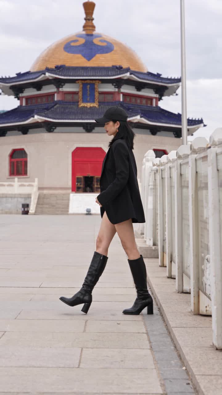 hi, I'm Saran 🌙 steppe girl from Inner Mongolia, now dancing in Hohhot 🖤 old walls, new moves dance: heeseung walk...