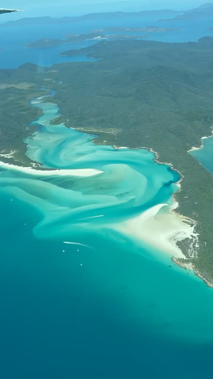 Scenic flight over whitsundays