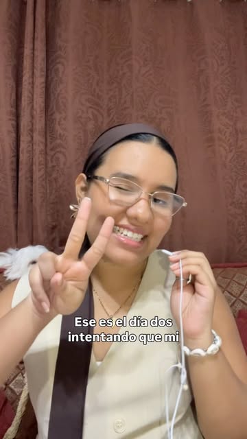 Día 2… así nació Nelyshop 🫶🏻 No imiten a mi compañera de fondo 😂🐶❤️0% atención