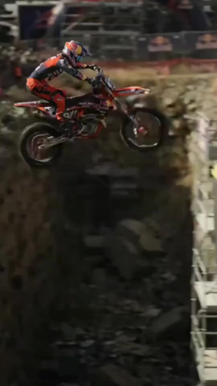 holly $!!!T...that jumps is crazy 🔥🔥💥 #usa🇺🇸 #fmx #motocross #adrenaline