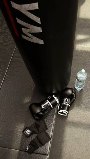 where elegance meets violence. - #boxe #woman
