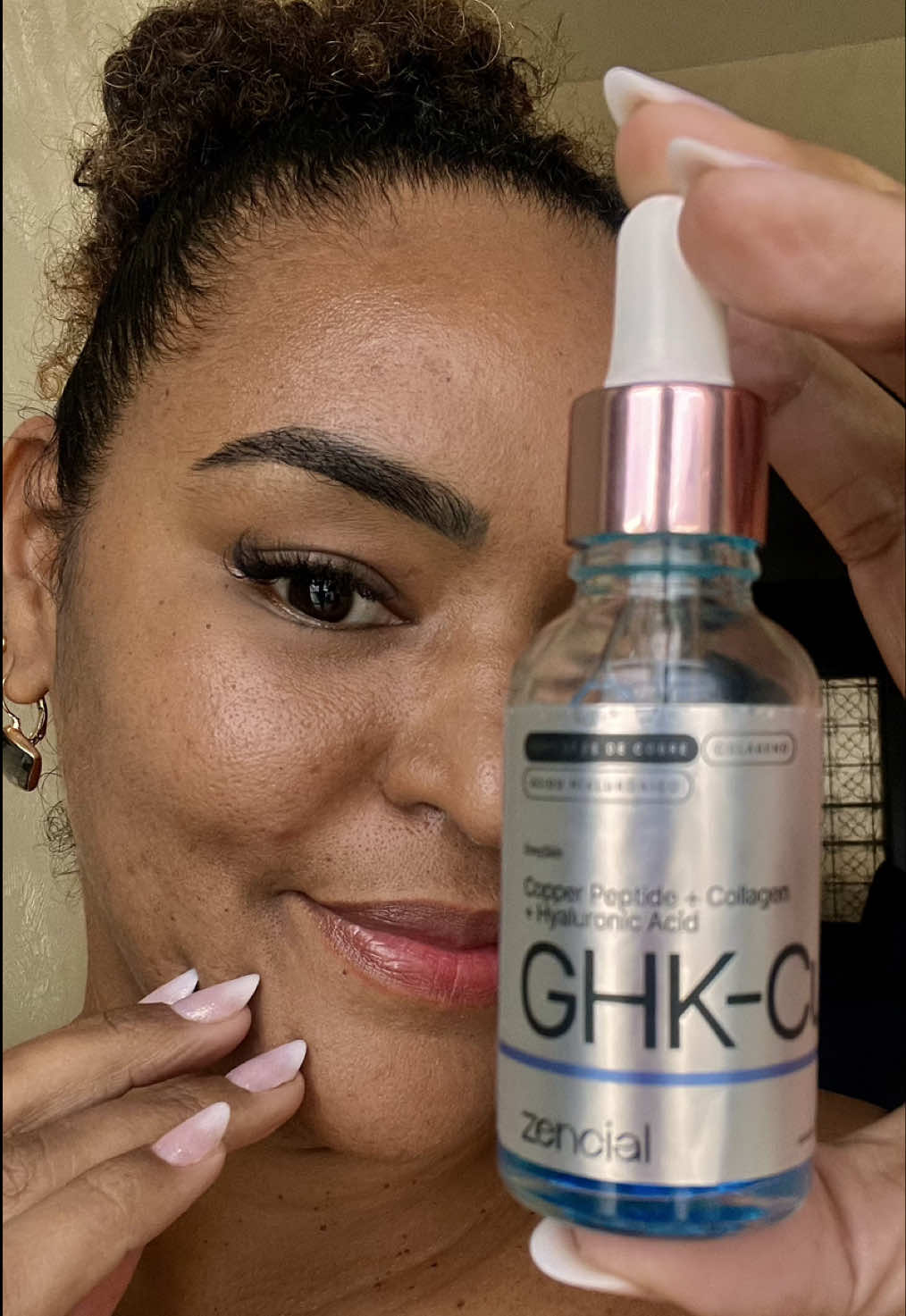 Vc sabia que existem peptídeos pra skincare?! Pois é! Eu descobri o GHK-Cu da @zencial e estou encantada com seus ben...