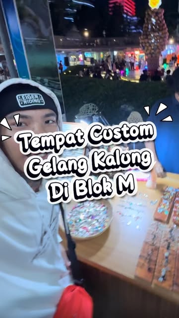Yg mau custom gelang lucu2 boleh gasss kesini ya gaess🙌 Lokasi Di Blok M hanya sampai tgl 3 Mei‼️ ABANGNYA PADA ASYI...