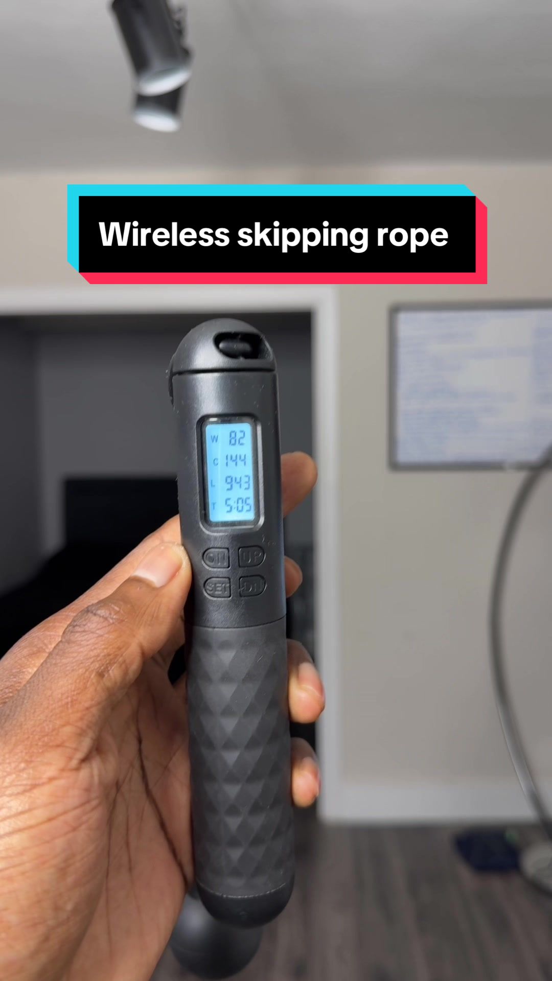 Wireless skipping rope for fitness and home workout. #skipping #fitnesstips #fitnesschallenge #skippingrope #homeworkout