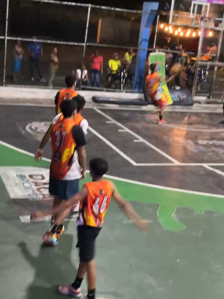 Dunk basketball