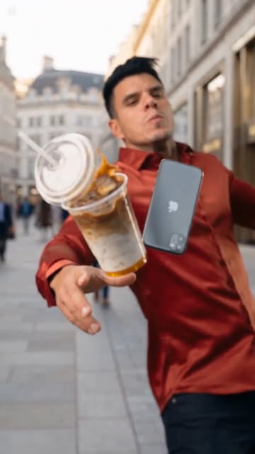 El trend viral de "AI Bullet-Time Coffee / Collision Trend", con seedance 2.5 Quieres aprender como hacerlo? o genera...