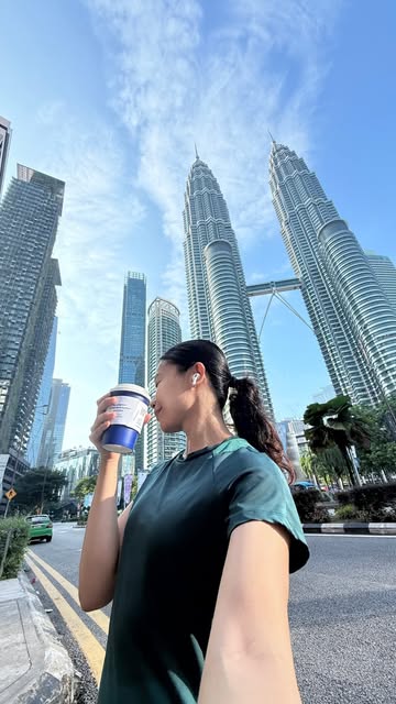 i’m afraid morning runs are growing on me🙃 @klcarfreemorning 12k zone 2 run with nani 👯‍♀️ the stats: distance: 12k...
