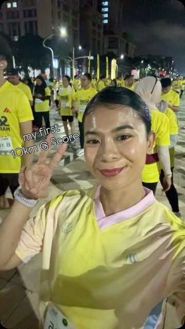 1st 10k race. 1st @scoremarathon experience. and most importantly… a 10k PB🥹 (also how cute is my top from @ohnur.of...