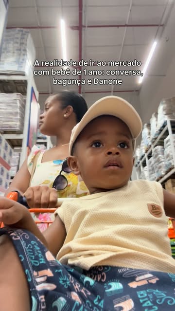 Quem vê a conversa fofa no começo nem imagina como a gente terminou essa ida ao mercado! 🩵😂 Por aí o seu bebê també...