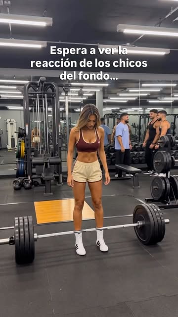 Yo solo venía a entrenar tranquila… 😌🏋🏽‍♀️ No sé por qué de repente dejaron todos de hablar. 👀😂 Supongo que algu...