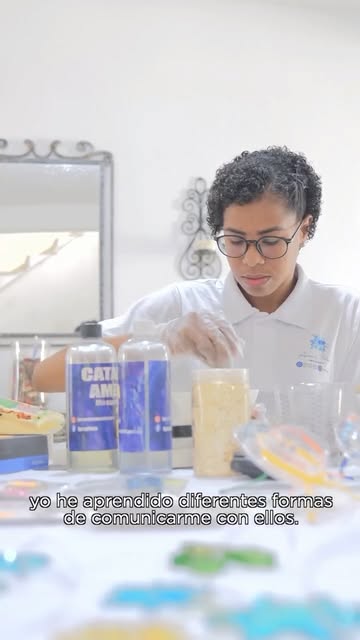 Cada mañana, desde su hogar, @nelissa_resina se levanta feliz y agradecida de poder trabajar en lo que le gusta. 💙🤟...