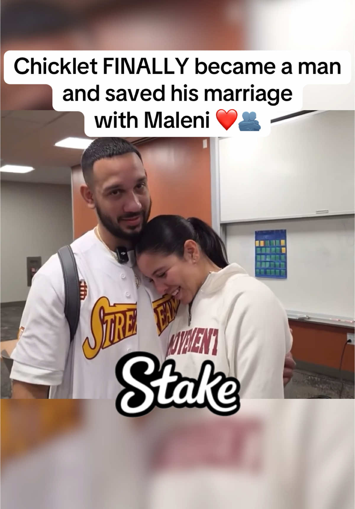 Sweet hug moment between Chicklet and Maleni 🫂 He loves her ❤️ #chicklet #malenicruz #twitch #streameruniversity @Ch...