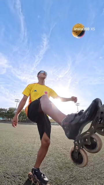 Cuando las ruedas tocan el piso, el corazón grita ¡COLOMBIA! Cada giro, cada salto y cada caída es por esta camiseta...