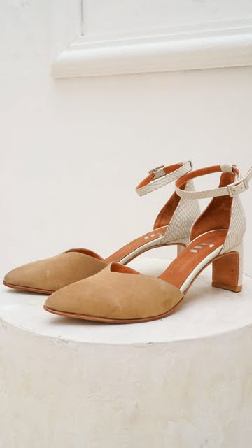 Stiletto Esperanza, un año más. En talle del 35 al 44. Combinan elegancia y comodidad. Su talonera y pulsera brindan...
