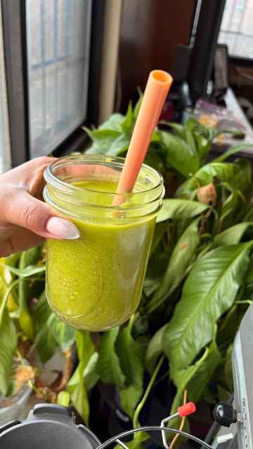 Breaking my fast the green way 🌿💚 This Green Machine smoothie hits every time — nourishing, refreshing, and exactly...