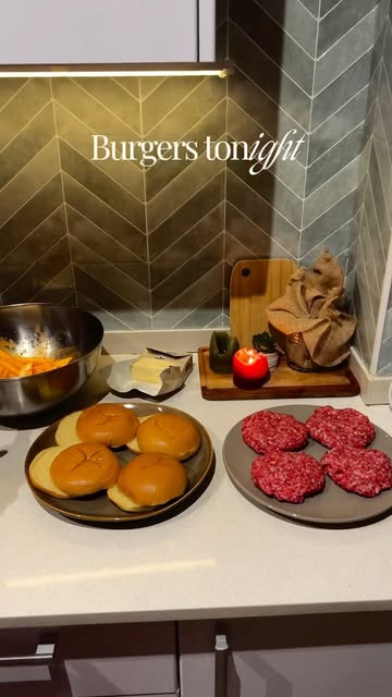 Homemade burgers & fresh lemonade 🍋