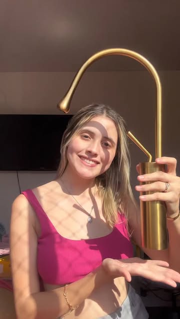 Simplesmente a torneira mais perfeita do mundo (comprei no dourado escovado mas tem no brilhante também).✨✨