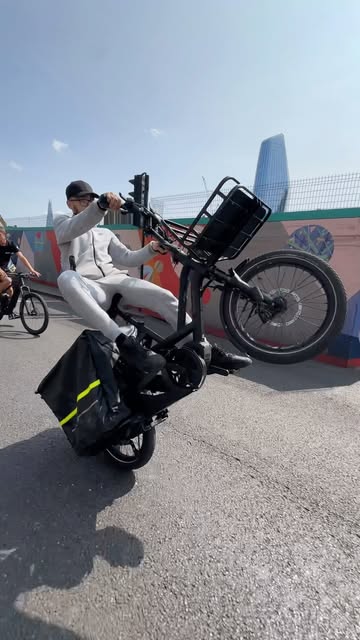 Getting busy on the electric cargo bike 🔥 #Bikestormz #BikesUpKnivesDown