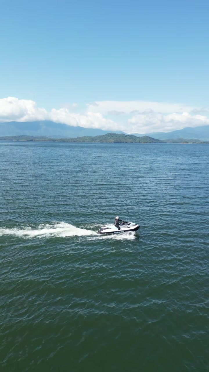 Mba-mba 25 tahun yang lagi sibuk nyoba banyak hal baru🌊😎 #jetski#bukitbatu#jetksibukitbatu