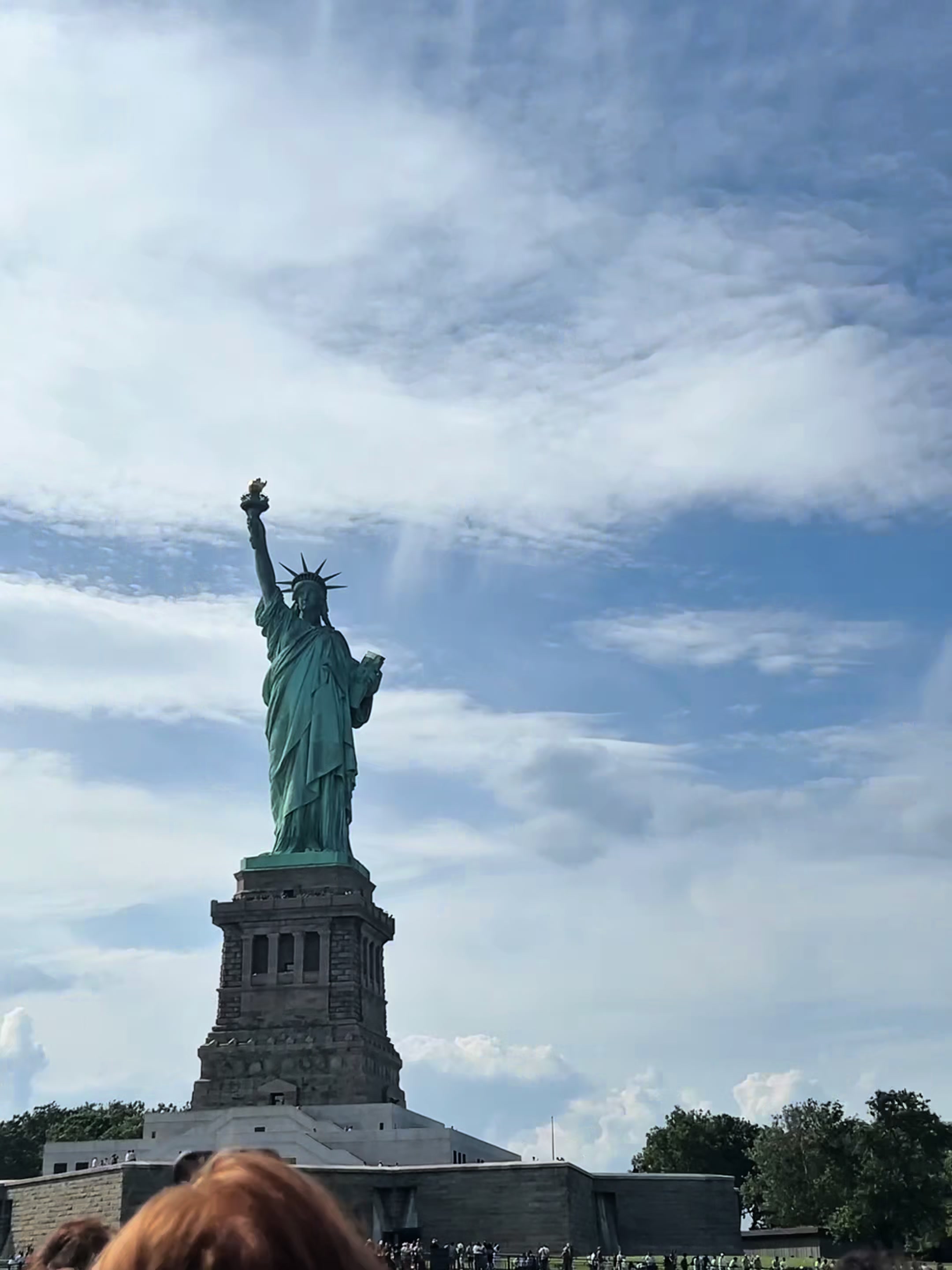 NYC sightseeing… but make it a SPEEDBOAT 🤣🚤💦 We experienced The BEAST as a family and whewww 😭😂 The crew had us...