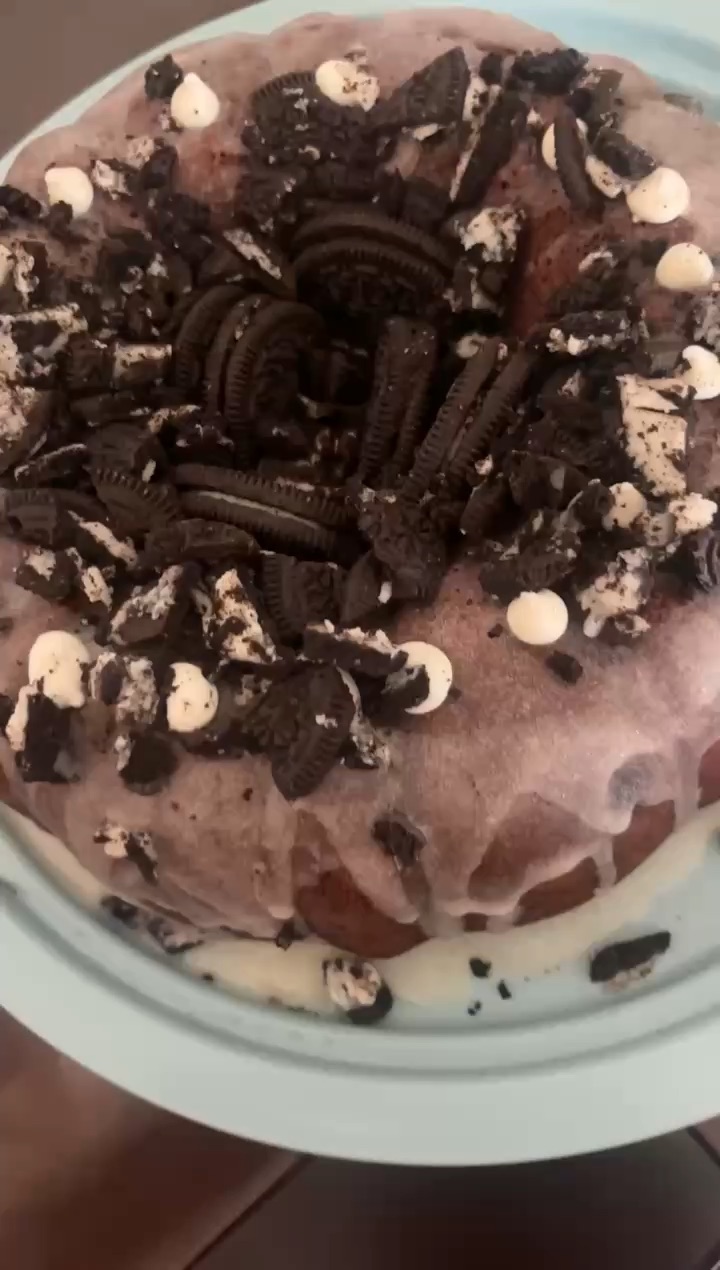 Red Velvet Cake with Oreos