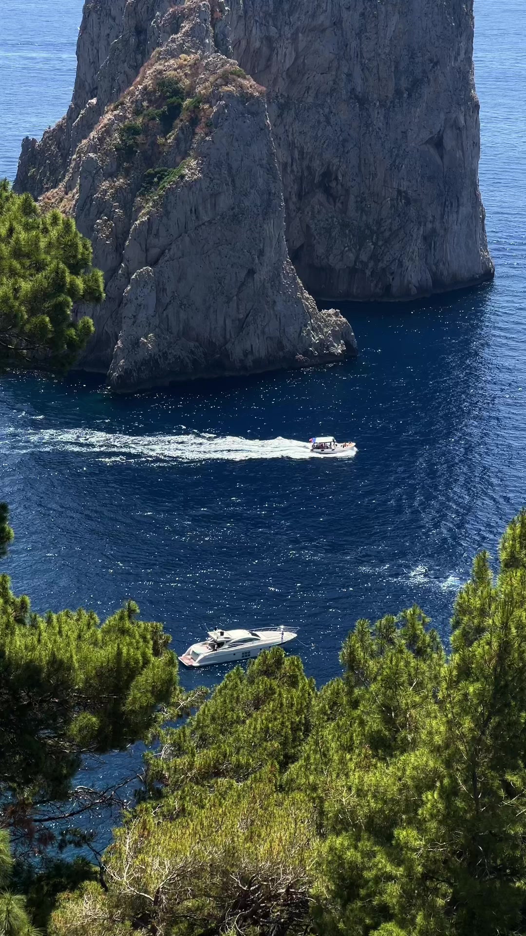 La vita continua 🥂 between Capri and the Amalfi Coast #capri #italytravel #beautifuldestinations #aesthetictravel #e...