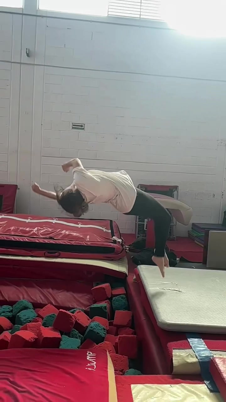 #backtwist #artisticgymnastics #frenchgirl #londoner