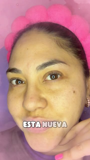 Probando el 🧴agua termal de @avene porque últimamente siento mi piel súper sensible 🥹✨ Ahora toca ver qué tal me va...