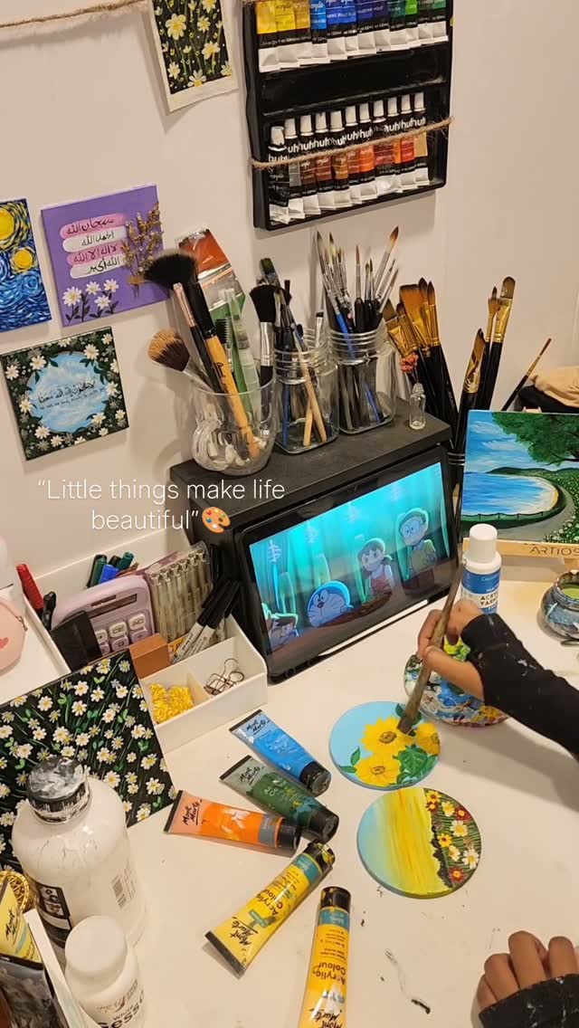 “Life feels a little sweeter when I’m creating. 🎨🤍” . . Created using my favourite acrylic colours. @montmarteart ✨...