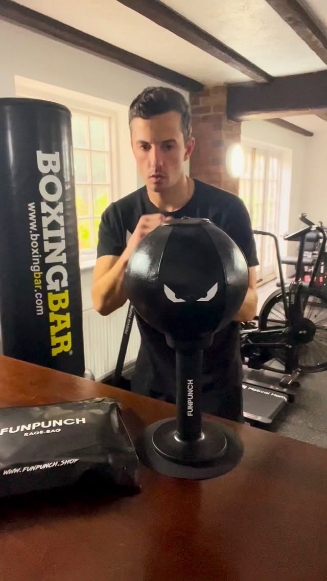 🤩 @funpunchers with the FunPunch Rage Bag - great little tool for boxers, enthusiasts, kids and anyone who’s stresse...