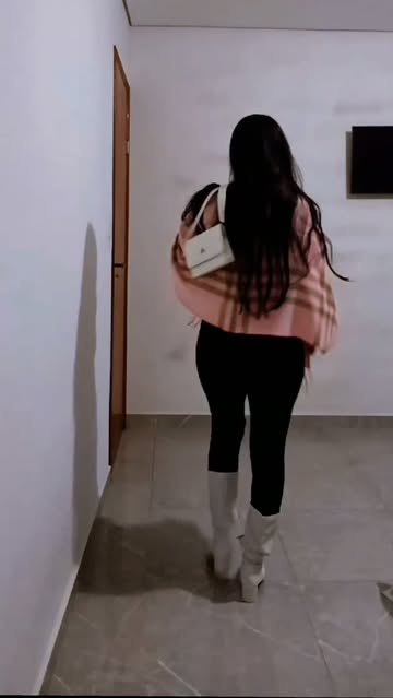 Tem dias que um look muda completamente a nossa confiança. Escolhi esse look para sair e o destaque ficou por conta d...