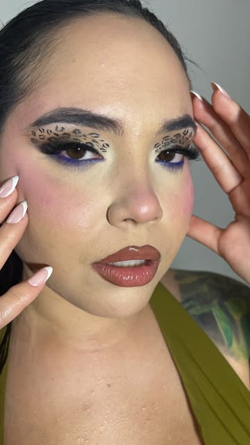 Inspo @sophiasinot 🐆💜 Palette: @jeffreestarcosmetics Lips: @kikomilano Blush: @juviasplace