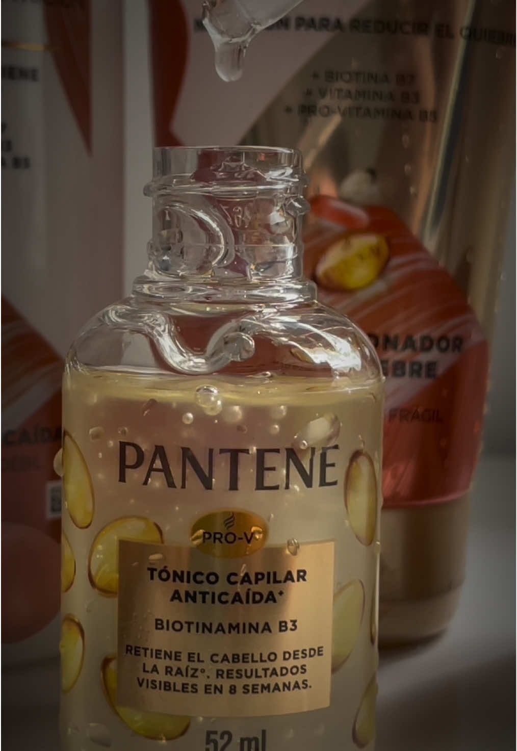 “¿Sabes ese brillo que no se finge? ✨ Pantene con Biotinamina + B3 ha sido mi secreto para mantener mi cabello fuerte...