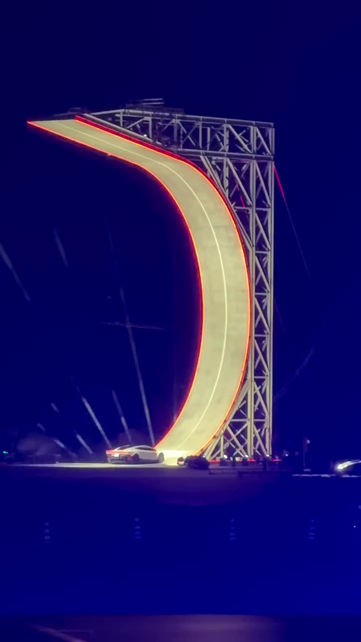 Tesla ha rivelato il tanto atteso Roadster dopo anni di ritardi nella produzione. In una dimostrazione drammatica, il...