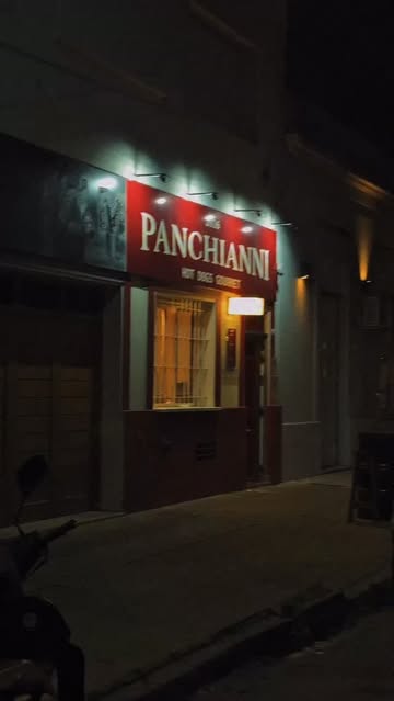 En mi top 5 de lugares ricos para comer en Olavarria 🫶🏽 @panchianni te amo. . . #fyp #novios #panchos #olavarría #c...