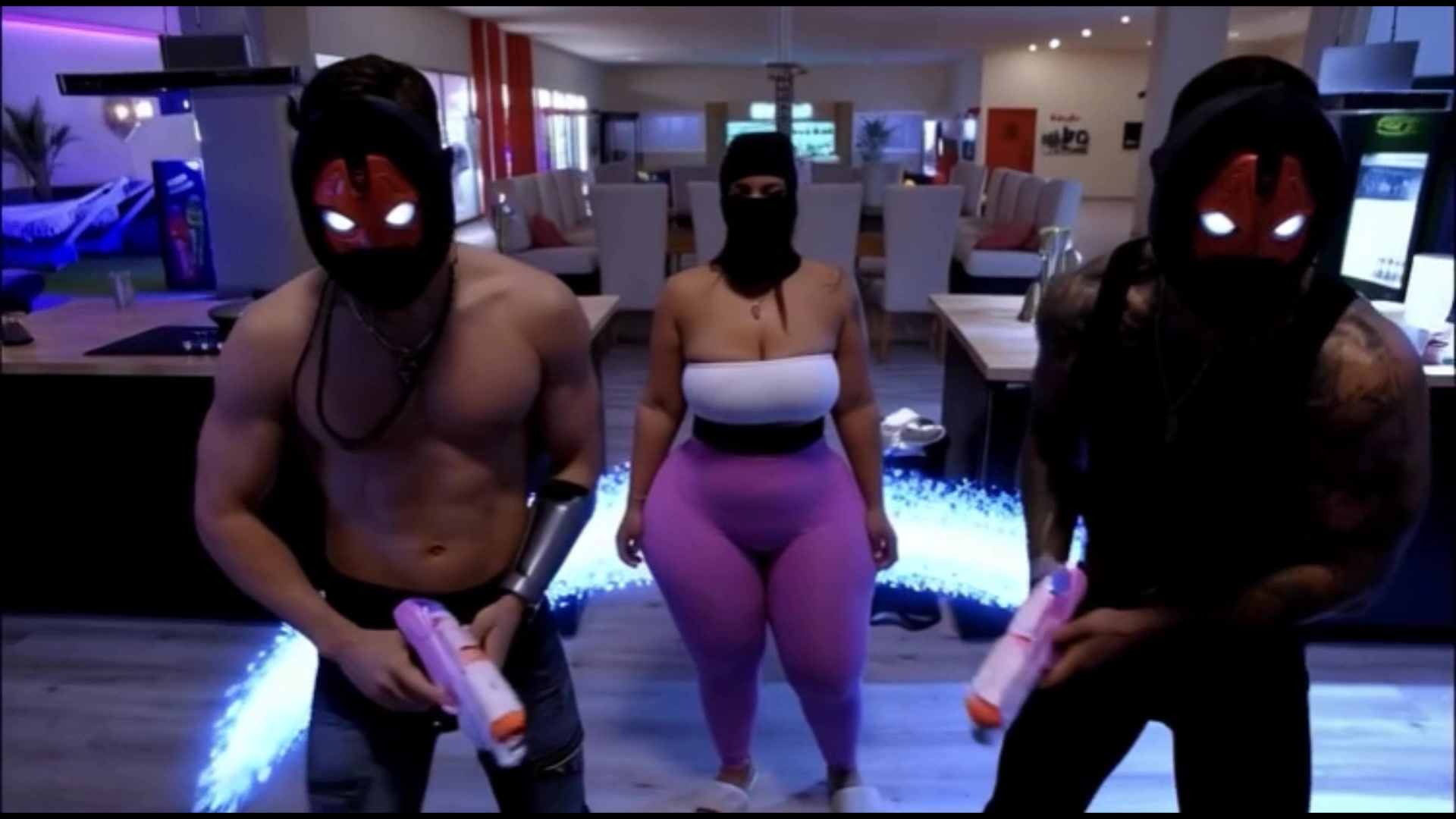 Graciebon + Jlexis + Michael Flores ==> Súper héroes o mutantes en la casa de Alofoke 2 ? @matiasalofoke @Jlexis 🚀🧑...