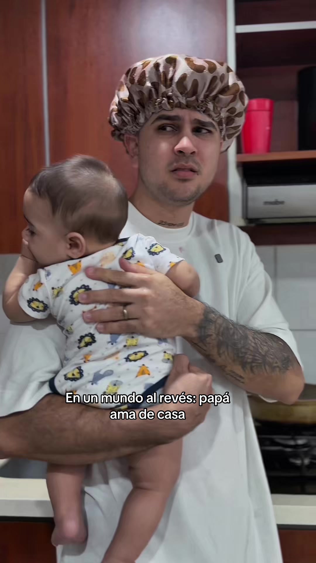 En un mundo al revés: papá ama de casa