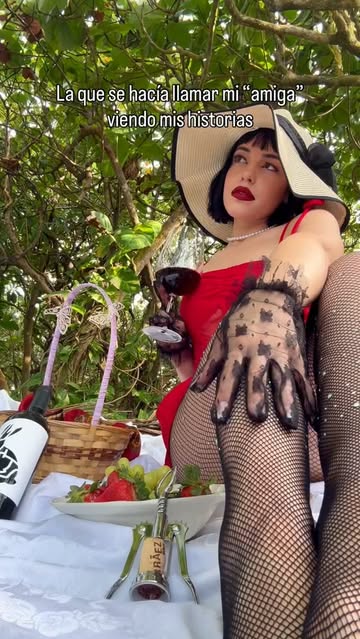 Sigan ahí, que cada view me paga. 💅🤣 . . . #fyp #memesinstagram #picnictime #photoshoot #naturemuse