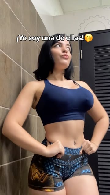 Con la ropa más apretá que la luz de LUMA…⚠️🤣💡 Soy una de ellas, pero con sazón boricua y sin pedir permiso. 🇵🇷💃...
