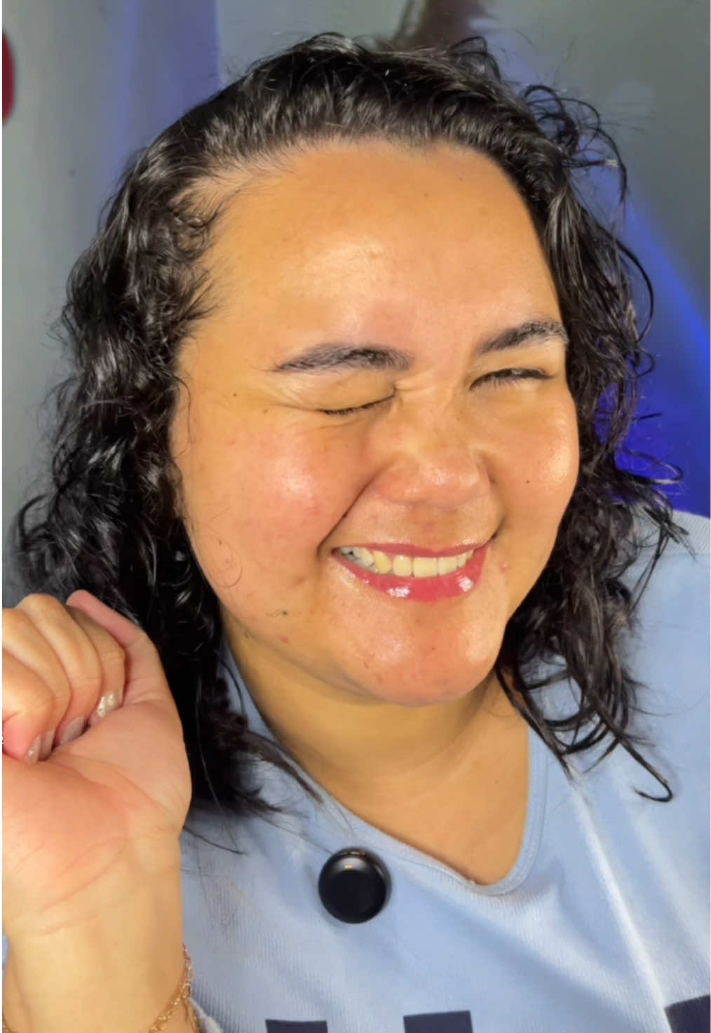Quando o rolê aperta, eu já sei: com a TIM, tá coberto! Show, festa, jogo, trânsito ou aquele lugar cheio de gente: e...