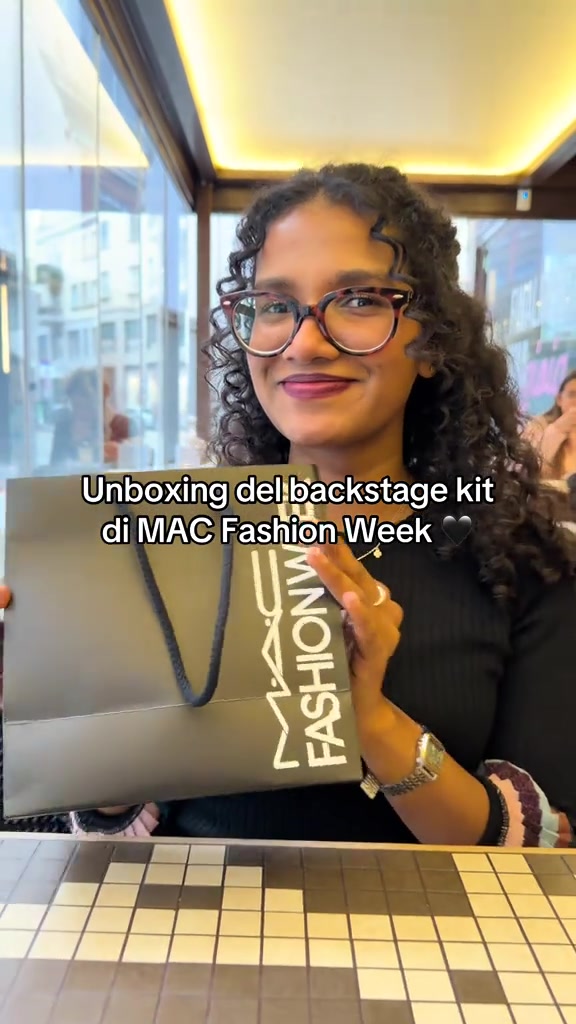 Unboxing di quello che ho ricevuto al pop-up di Mac cosmetics a Milano per la FW 2026. #perte #mfw26 #fw #maccosmetic...