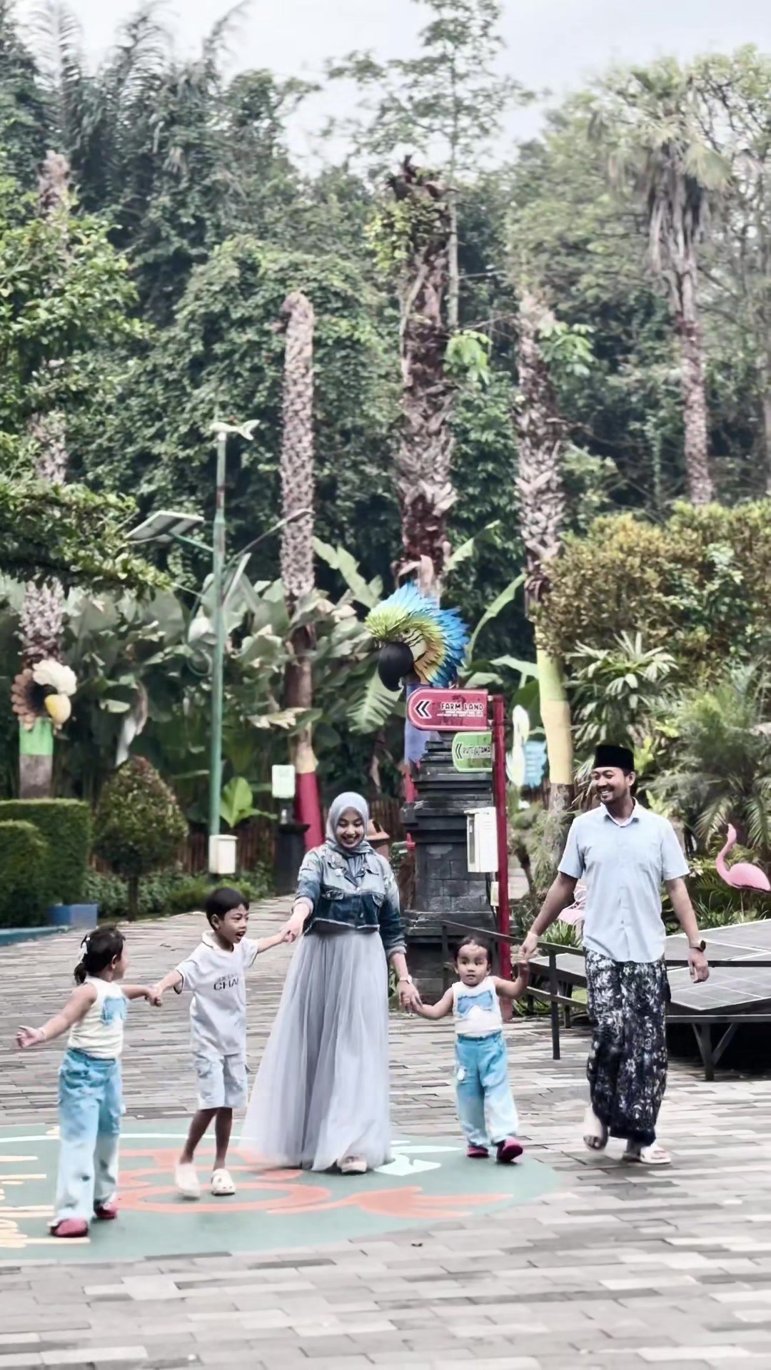 Biarkan semesta kecil itu mekar sesuai ritmenya. 💚 Di antara tawa yang lepas dan keberanian yang tumbuh perlahan, tu...