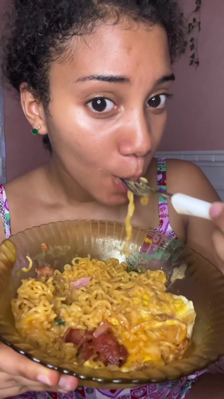 DIOS estaban riquísimos quedé con ganas de más 🙂‍↔️🤤 #shinramyun #Nongshim #spicyhappiness #shinmukbang #mukbang @N...