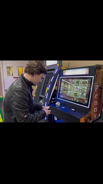 She caught me gambling all of our money!💰😳 #doneupdev #twitchstreamer #jaceymaree #teamcrashout #duelbits