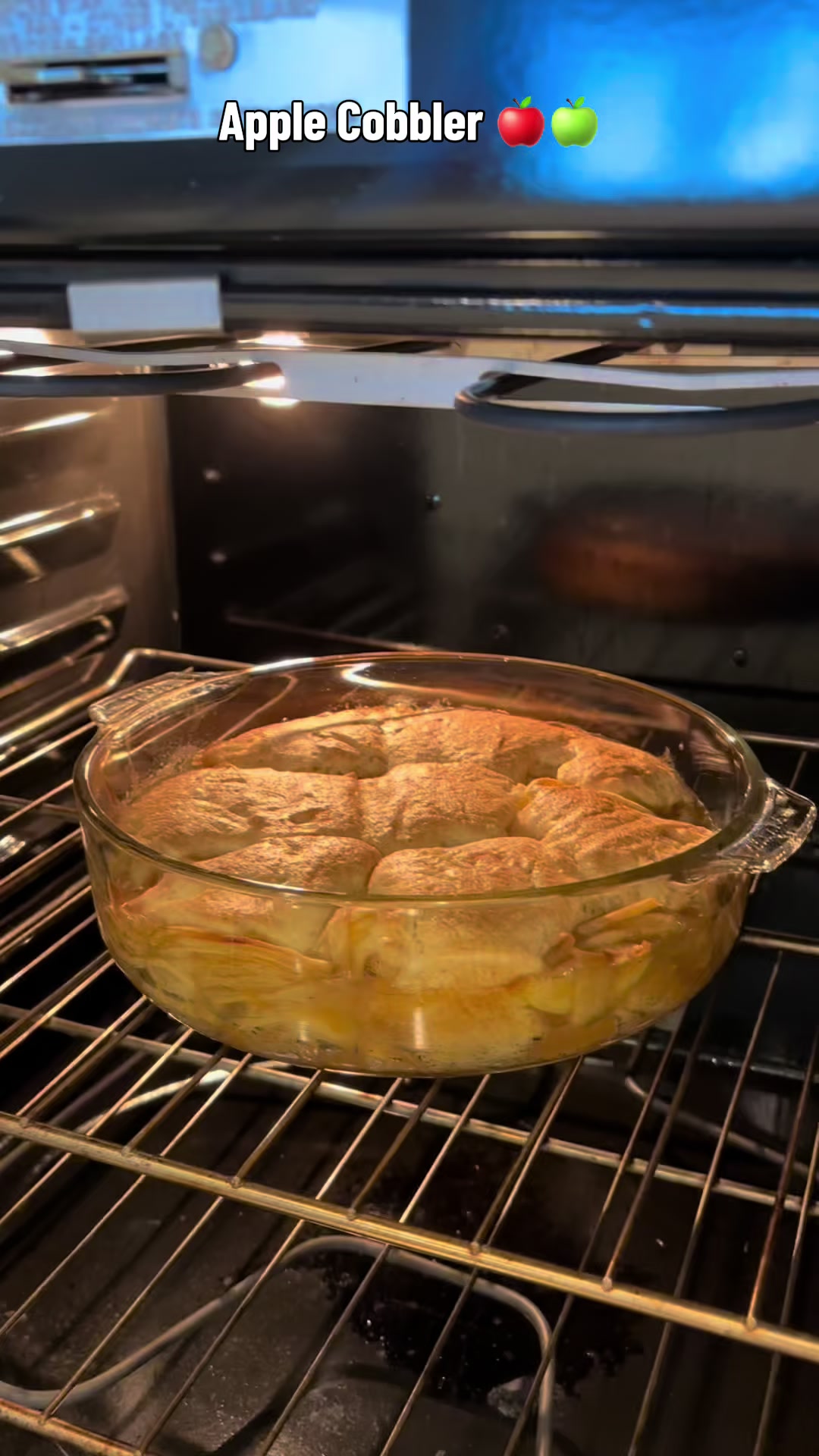 Apple cobbler🍎🍏 anyone ? Now that is fall it’s time to partake in all of the fall deserts this apple cobbler had th...