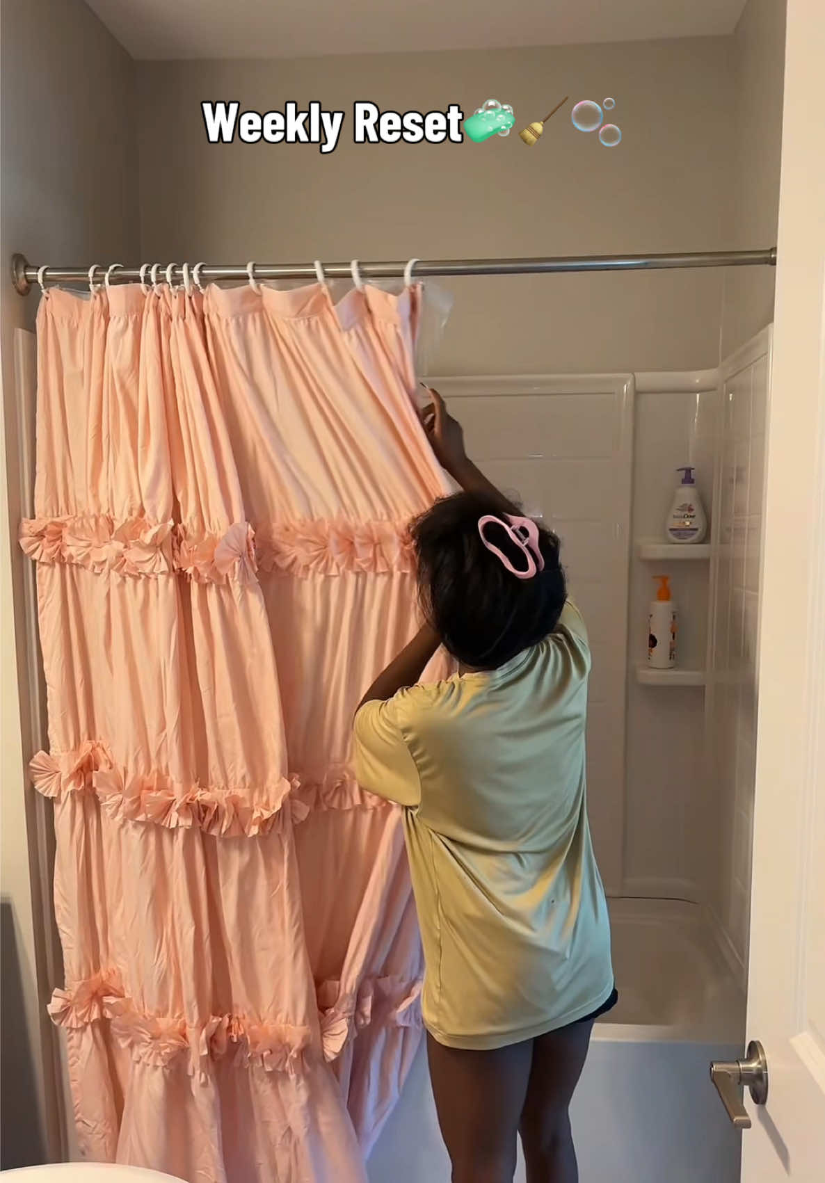 Happy Saturday friends 🥰 let’s clean this house !! And chat with me while i reminisce about my beautifully mommy, ma...