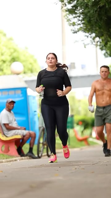 Nunca tive problema com peso, até que em 2023 tudo mudou. Sai de 70kg para 102kg, obesidade grau 2. Lutei contra a co...