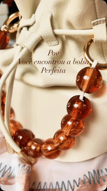 Você achou a bolsa perfeita e eu posso te provar! Beleza e sofisticação você encontra na @alana.modafeminina grandes...