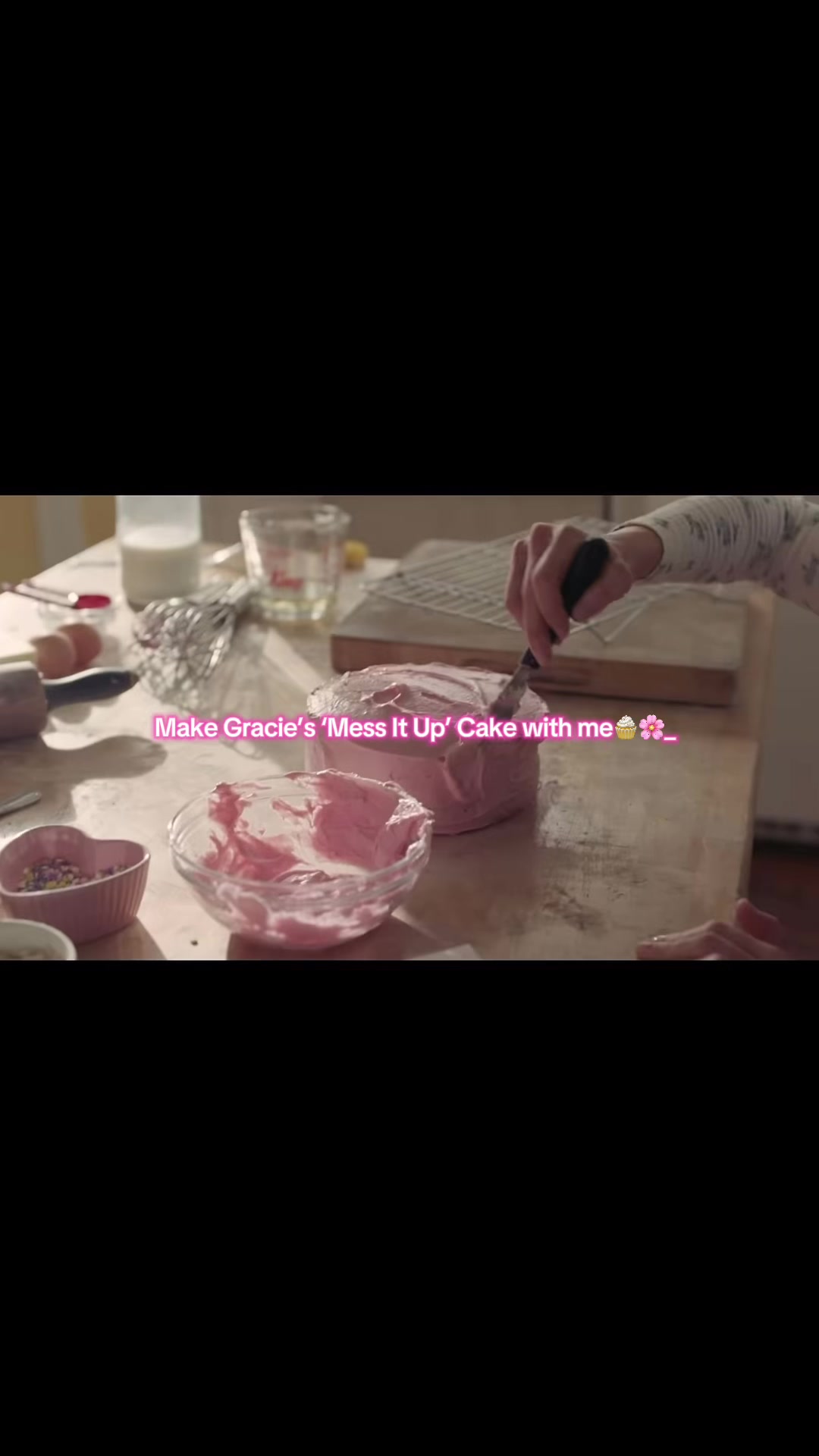Making this was a literal mess😭#fypシ #gracie #gracieabrams #messitup #cake #cakedecorating #pink #sprinkles #bake #b...