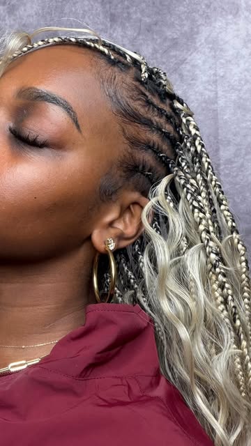 go blonde, babe. 👱🏾‍♀️ @hairrbyjesss custom 🤏🏾✨ #marzdesir #explorepage #fulanibraids #blondebraids #summerhair